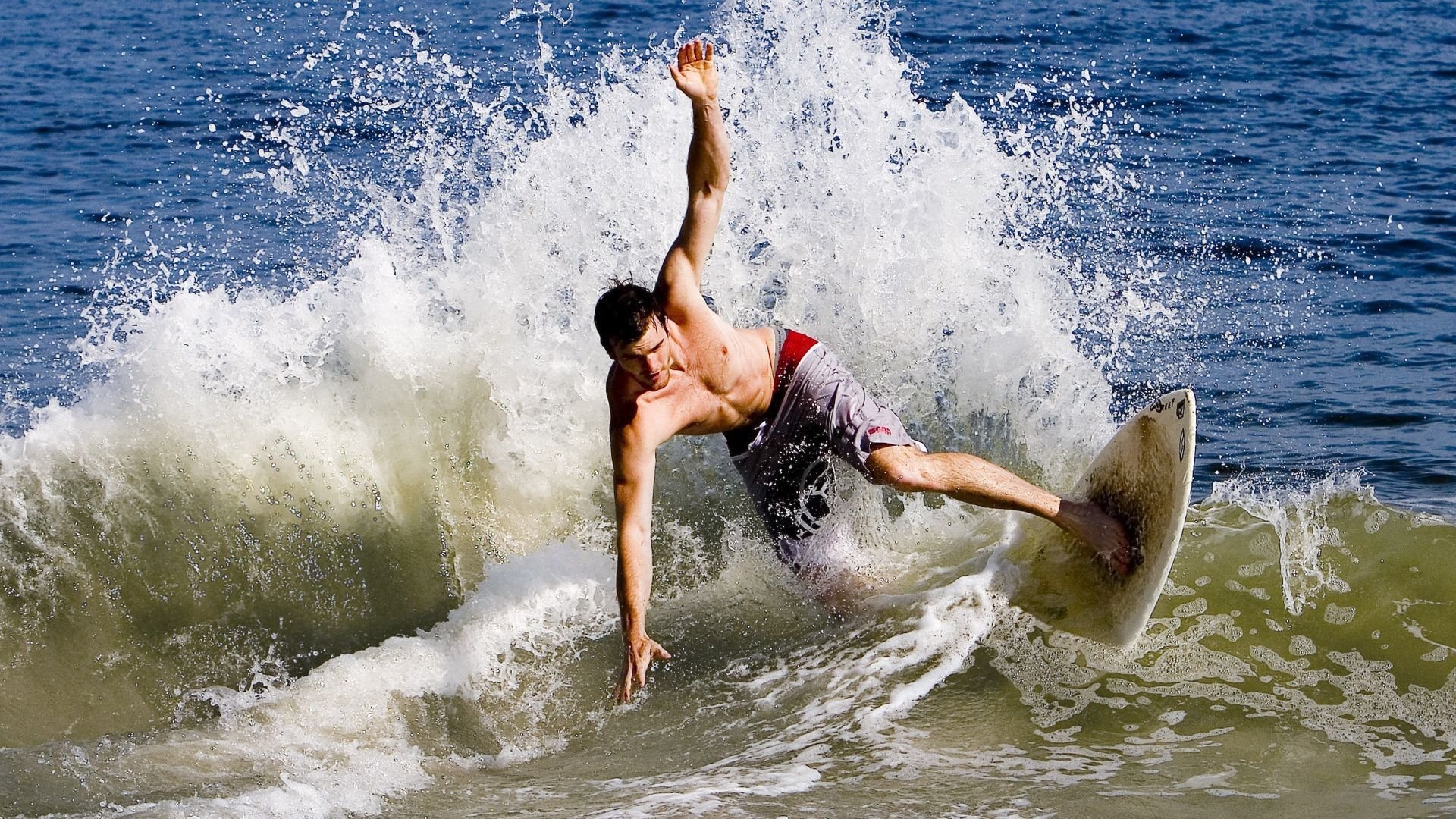 从喀麦隆到德甲，布鲁诺的双线鏖战与冠军之心