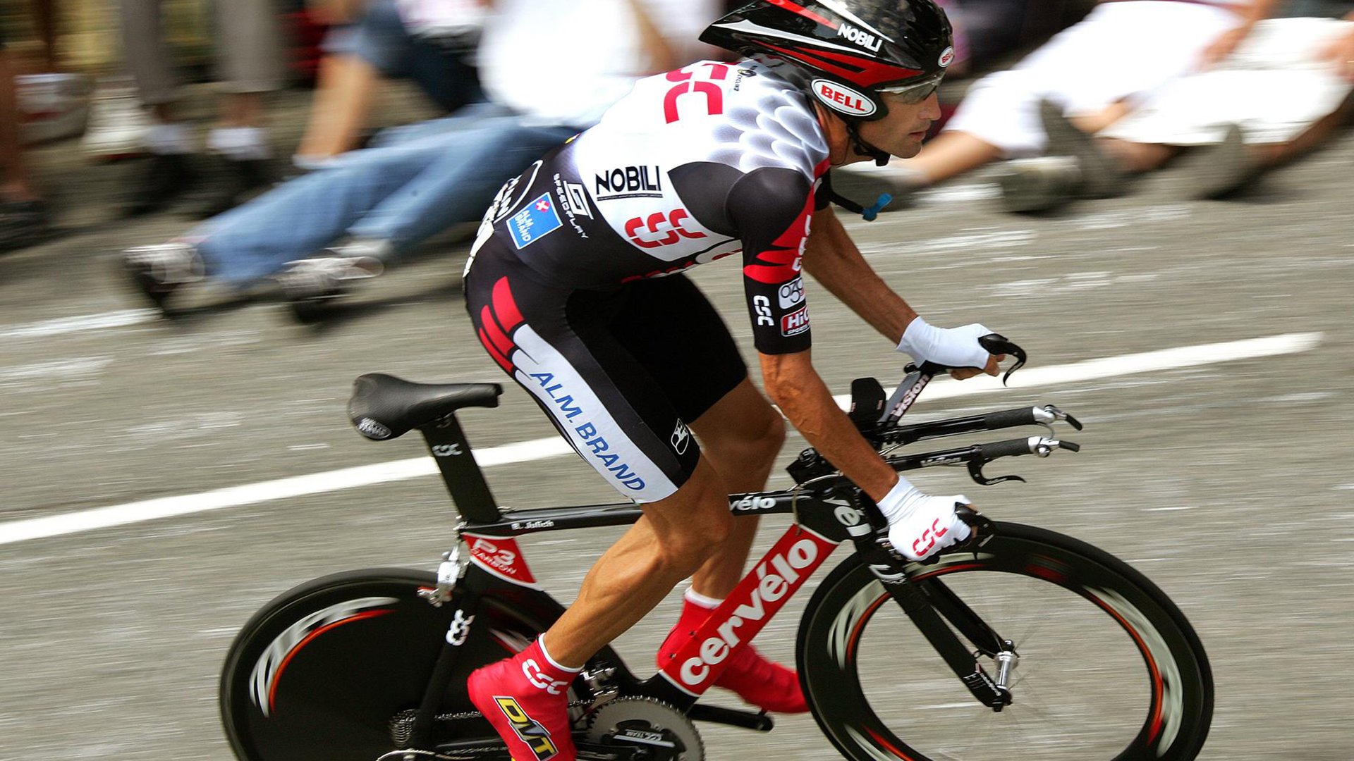 布克关键三分如凯尔特人附体，一波流带走新疆显冠军底蕴