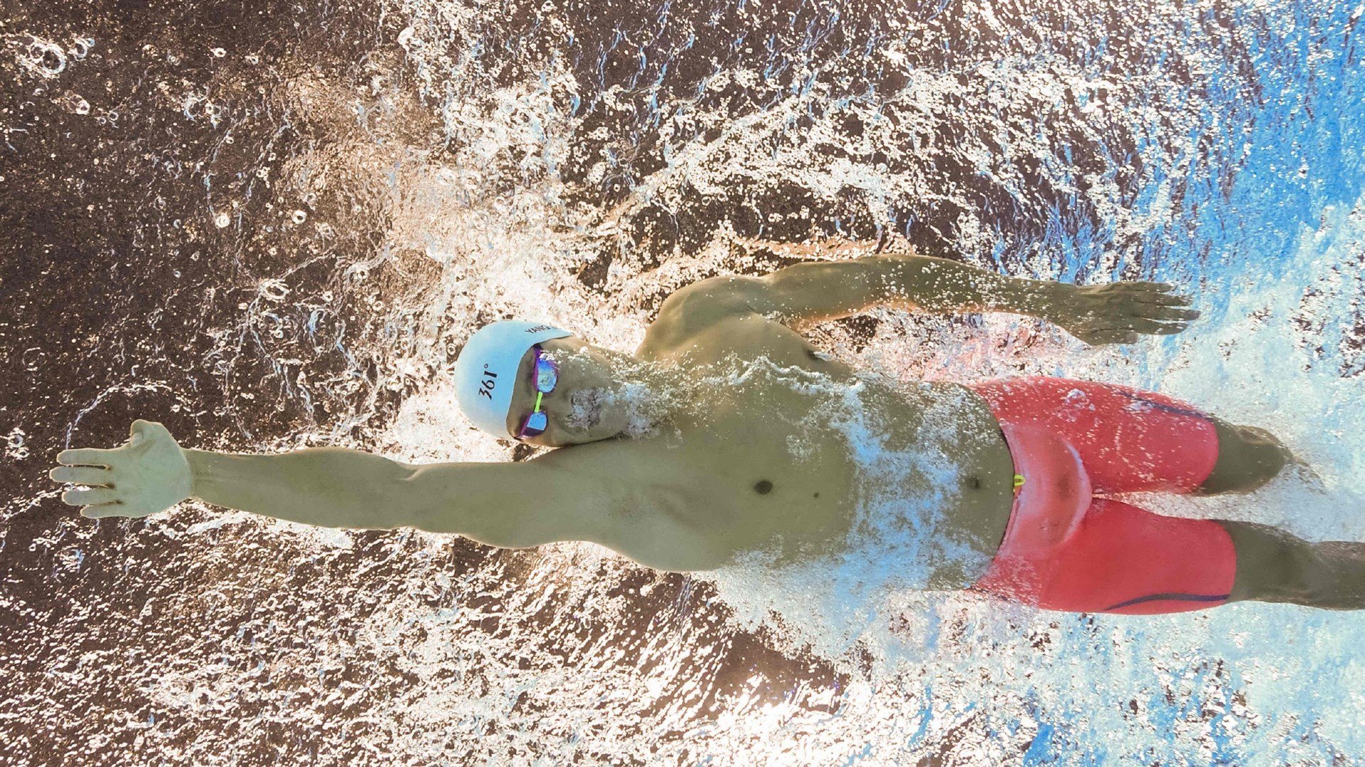 赛道上的戏剧性逆转，哈斯车队绝杀阿斯顿马丁，维斯塔潘惊艳四座