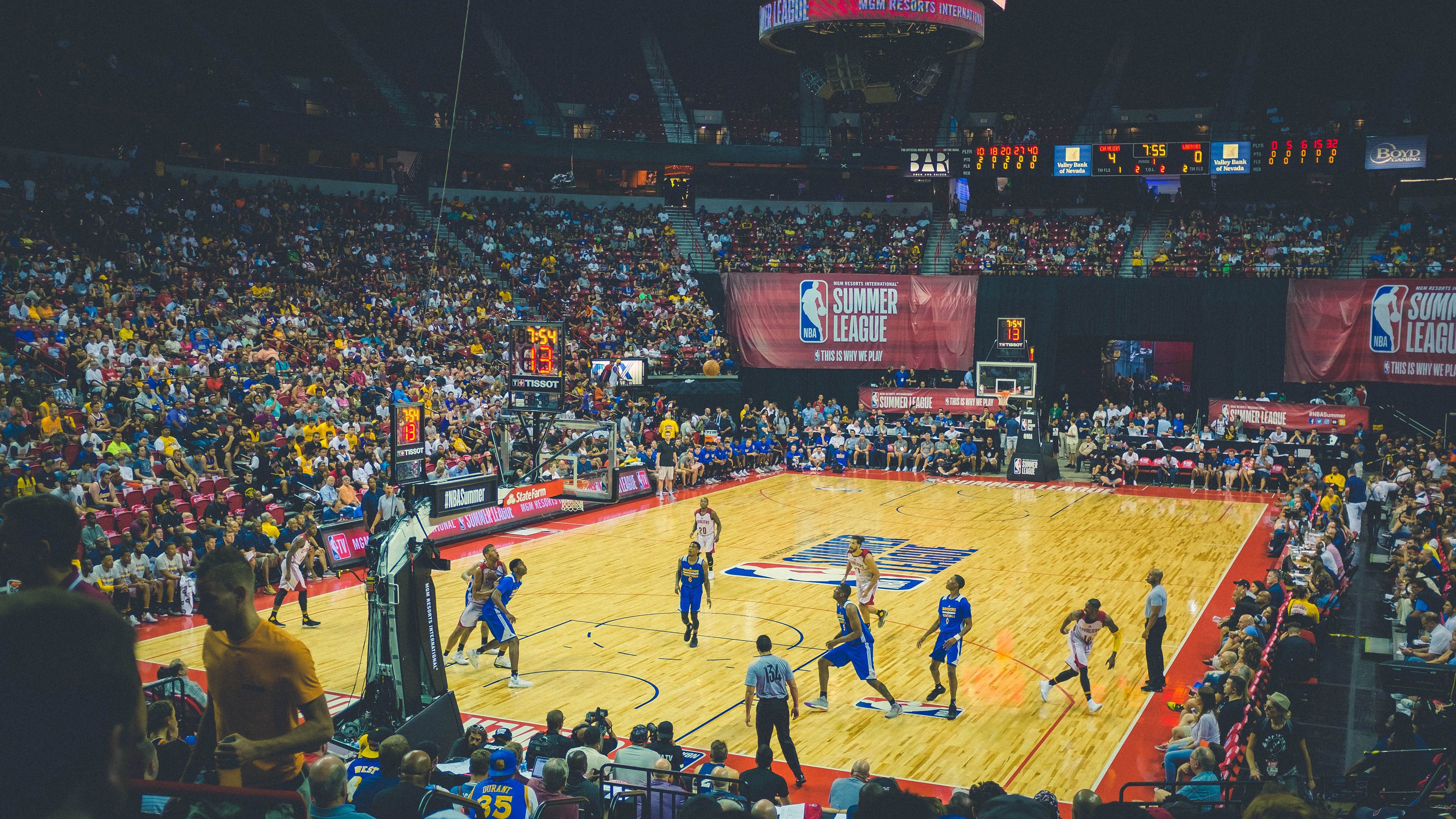 绝境逢生！中国队险胜泰国队，黄鸭组合状态火热成关键先生